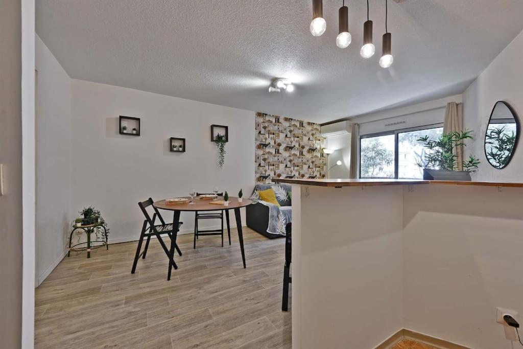 Ferienwohnung Les Comtadins - Parking Gratuit - Balcon - Clim Avignon Exterior foto